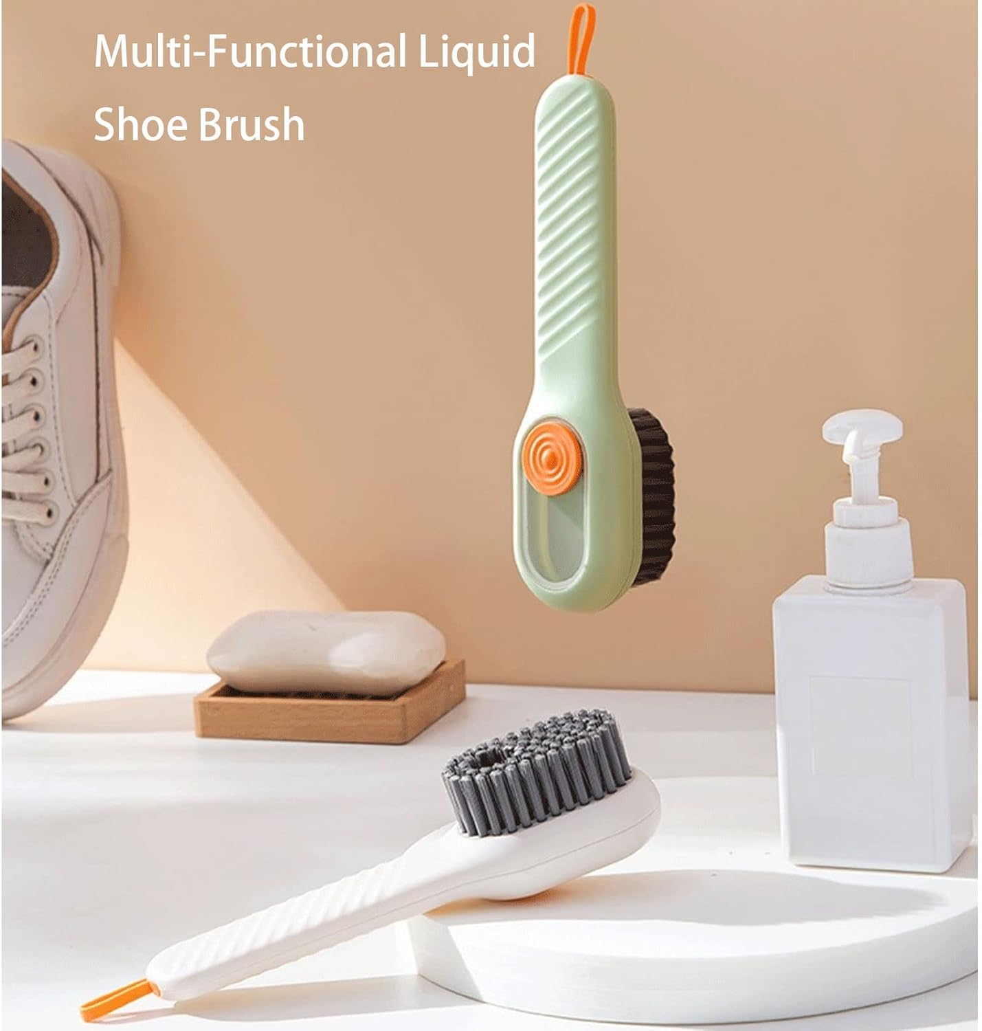 Brosse nettoyante multifonction avec réservoir de savon – Poils souples & manche long